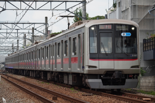 東急目黒線の電車